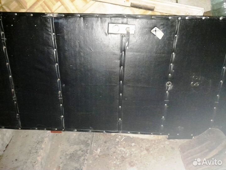 Дверь межкомнатная со стеклом бу 70 и железная две