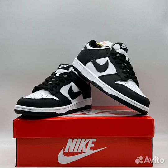 Кроссовки Nike SB Dunk Low 'Black White' Великан