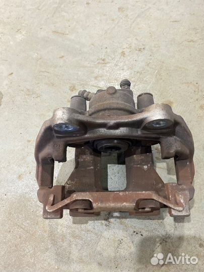 Суппорт задний левый Mercedes-Benz E-Class W212