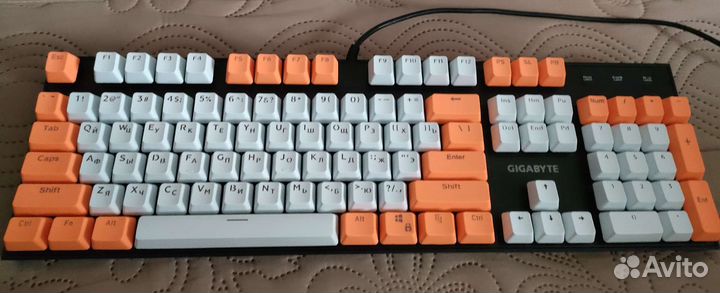Механическая клавиатура Gigabyte Force K83 с PBT