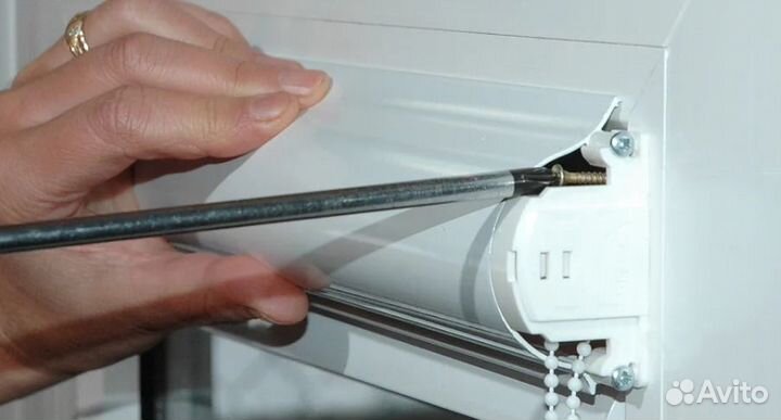 Монтажник рулонных штор и жалюзи