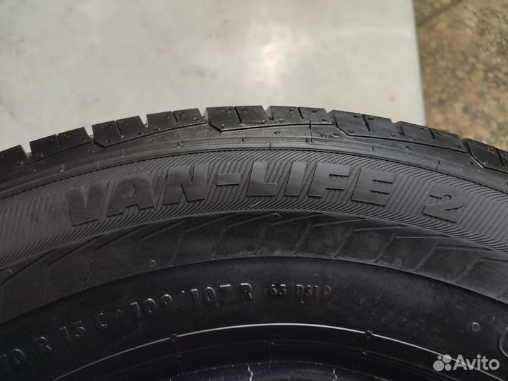 Semperit Van-Life 2 215/70 R15C 109R