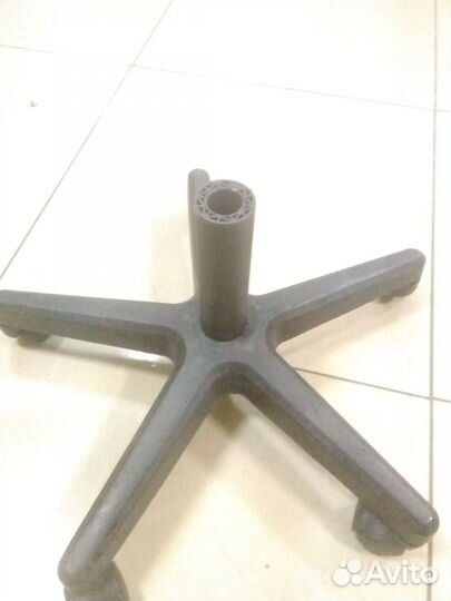 Крестовина для кресла есть пилястра