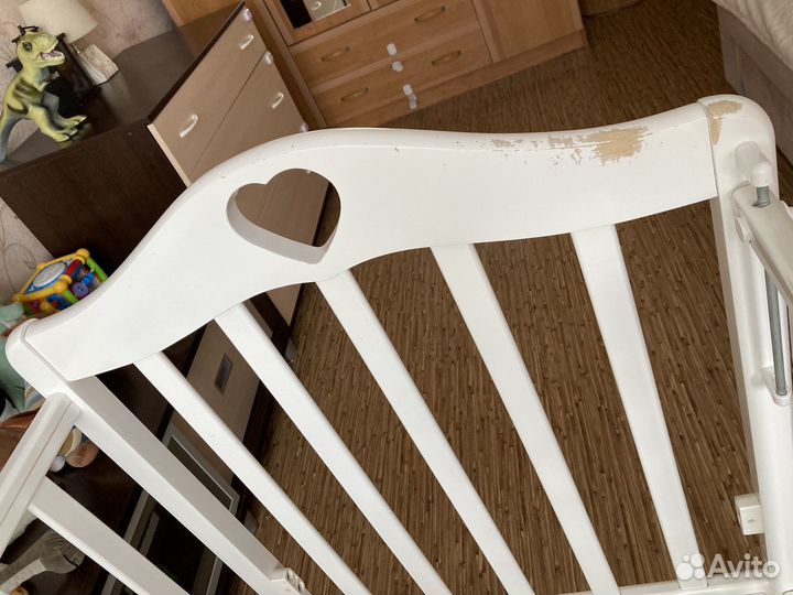 Кроватка детская с маятником