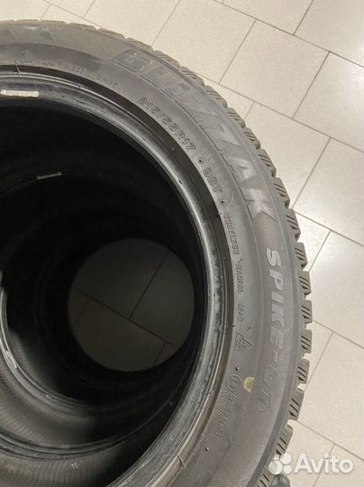 Bridgestone Blizzak Spike-01 215/55 R17
