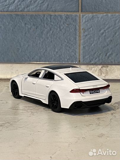 Модель автомобиля инерционный 1:32 Audi RS7