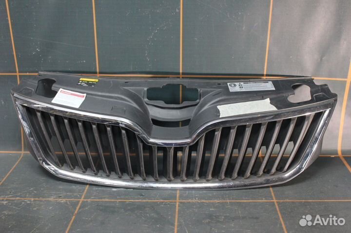 Решетка радиатора - Skoda Rapid