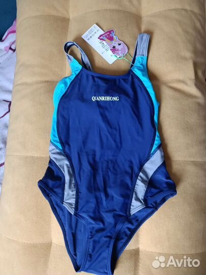 Новый купальник на 130-140 см для девочки