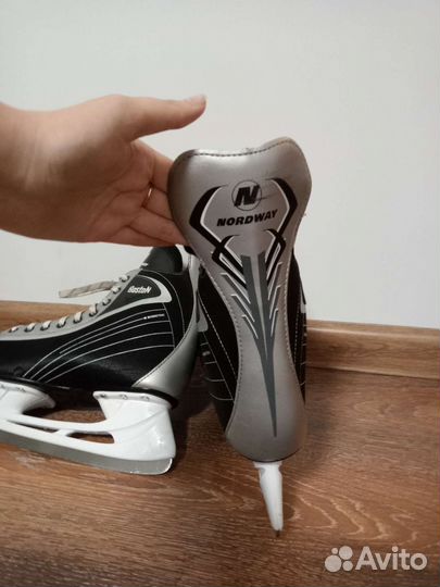 Коньки хоккейные