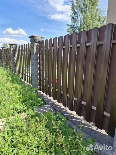 Забор из металлического штакетника двустороний1,7м