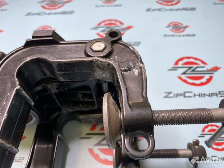 Поворотный кронштейн в сборе Suzuki DF2.5