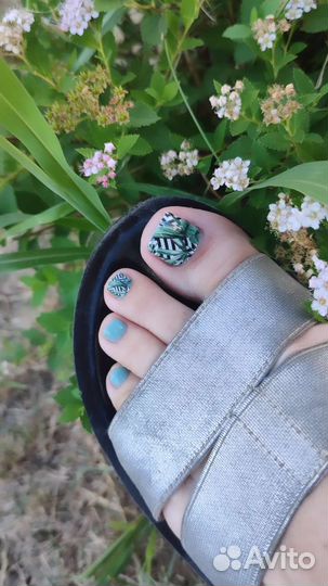 Маникюр и педикюр