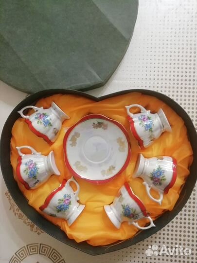 Сервиз кофейный, чайный. Фарфоровые статуэтки