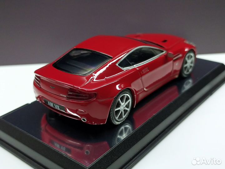 1:43 Aston Martin V8 Vantage 2005