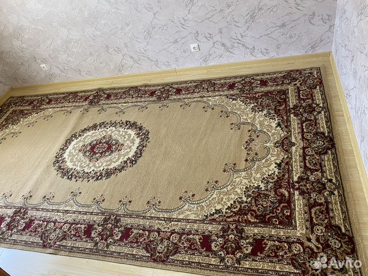 Красивый ковер 2 на 4 м