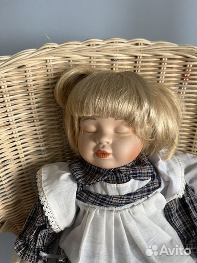 Кукла фарфоровая характерная