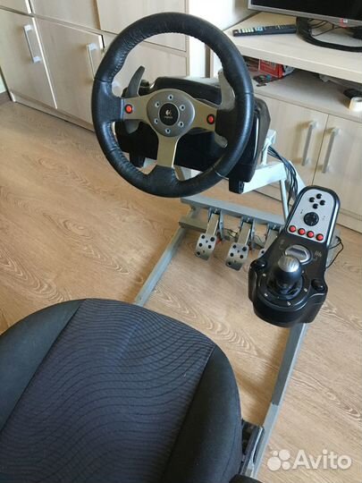 Игровой руль с сидением Logitech G25