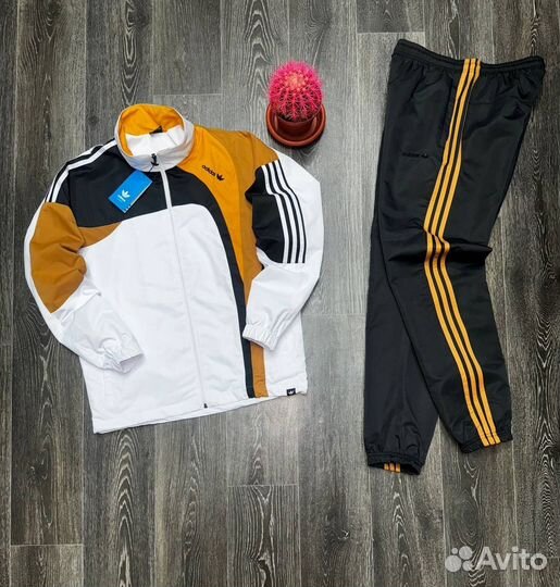 Спортивный костюм adidas