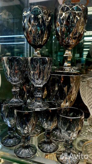 Набор бокалов и рюмок из цветного стекла