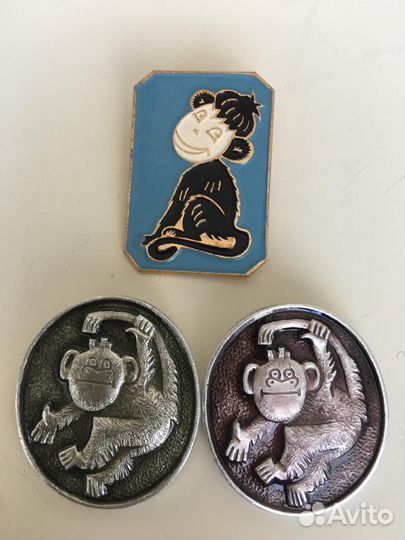 3 значка СССР обезъянки