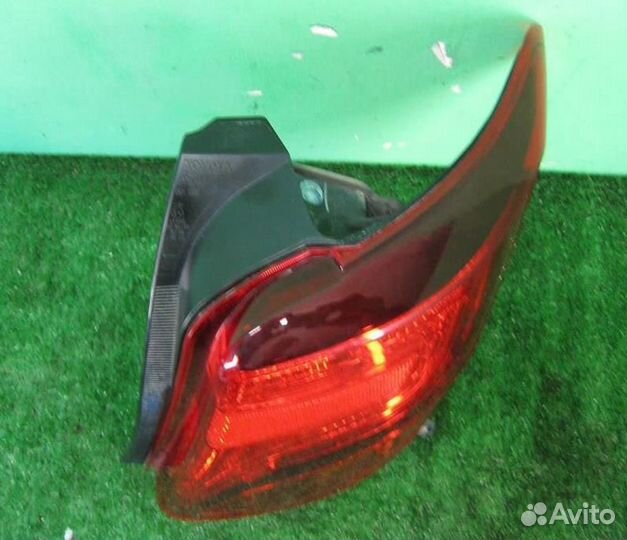 Фонарь задний наружный правый Toyota Yaris P13 20