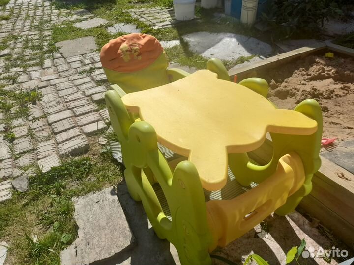 Столик и стульчик для детей
