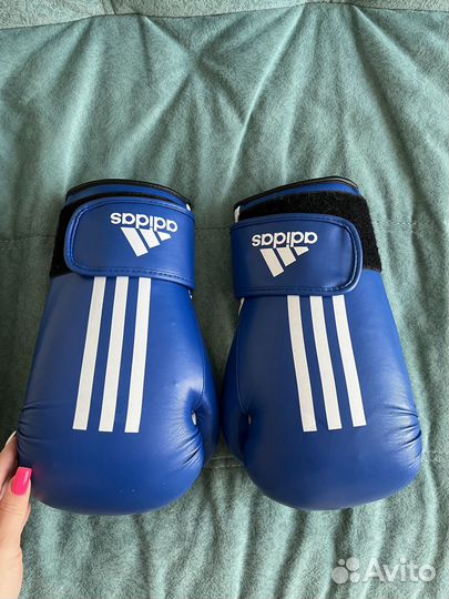Боксерские перчатки adidas