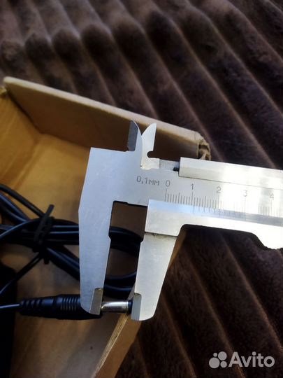 Автомобильное зарядное устройство