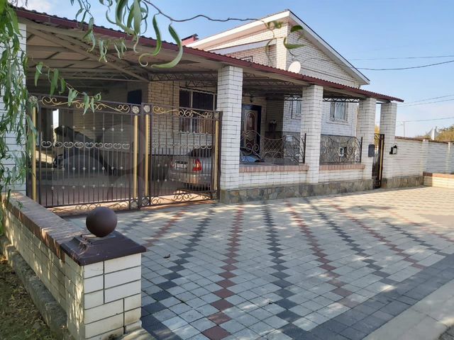 Дом 193,1 м² на участке 9 сот.