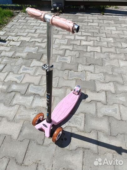 Самокат детский со светящимися колесами