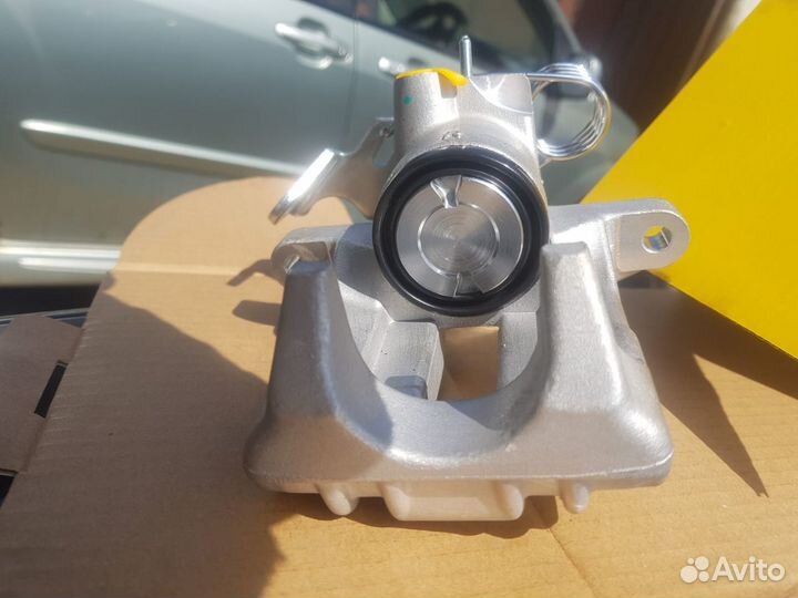 Суппорт тормозной правый Blitz BZ0104