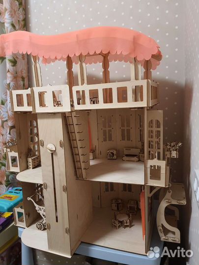 Деревянный кукольный дом для кукол