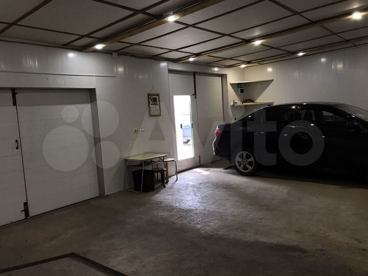 Гараж, > 30 м²