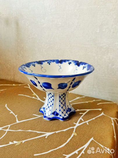 Вазочка конфетница на ножке гжель