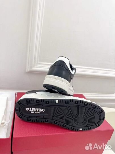 Кроссовки женские valentino