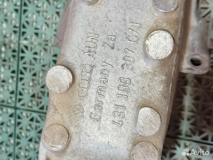 Кронштейн опоры двс левый Audi 100 44 2.2 KU