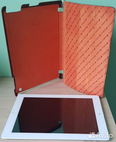 Планшет Apple iPad 2 WiFi+3G 64 GB белый, мало б/у