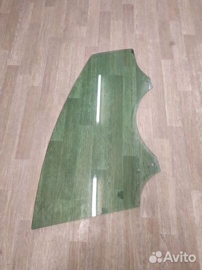 Стекло двери передней правой Ford Focus III