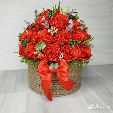 Розы из атласных лент в шляпной коробке р.работа