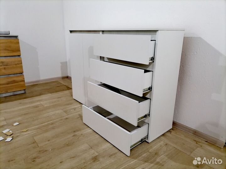 Комод с ящиками и полками