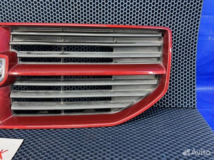 Решетка радиатора Dodge Caliber красная Калибер