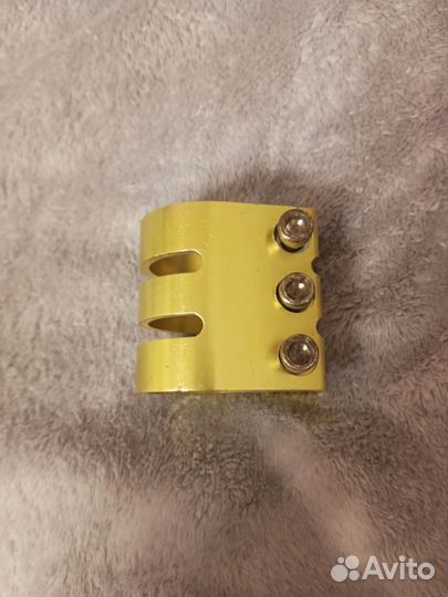 Зажим для трюкового самоката