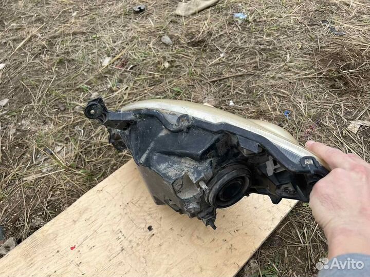 Фара левая Nissan Micra