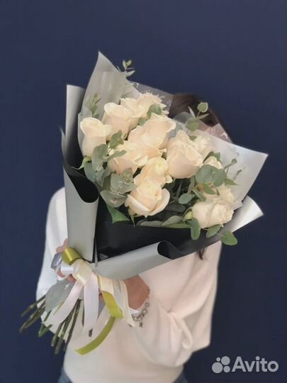 Букет из 15 белых Роз Эквадор в фирменном оформлен