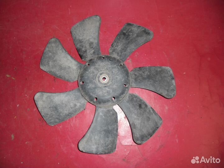 Крыльчатка вентилятора MR312899 Mitsubishi Lancer