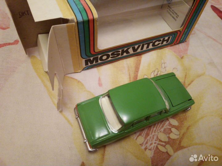 Машинка сувенирная времён СССР Москвич а1 салат