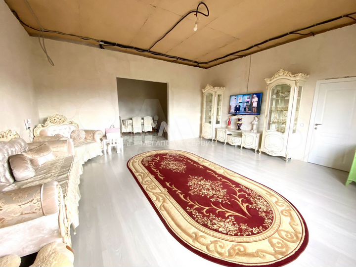 Дом 196,9 м² на участке 7 сот.