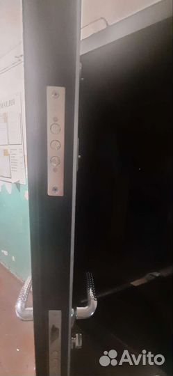 Дверь входная металлическая с зеркалом