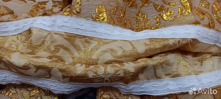 Золотистые шторы