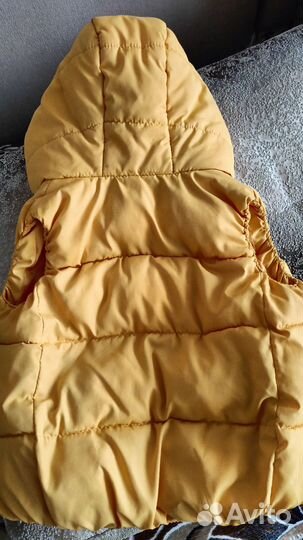 Жилетка детская,утепленная с капюшоном